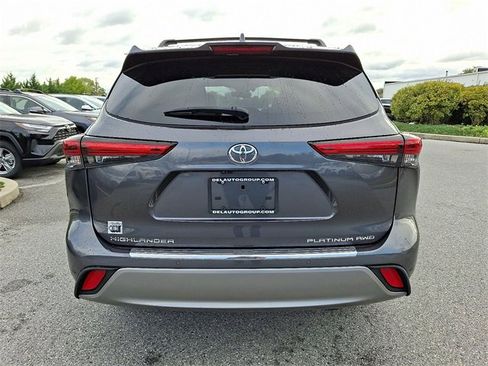 Used 2023 Toyota Highlander Platinum image 5