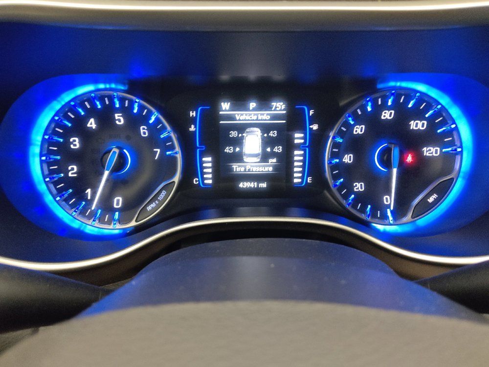 Used 2023 Chrysler Voyager LX FWD image 23