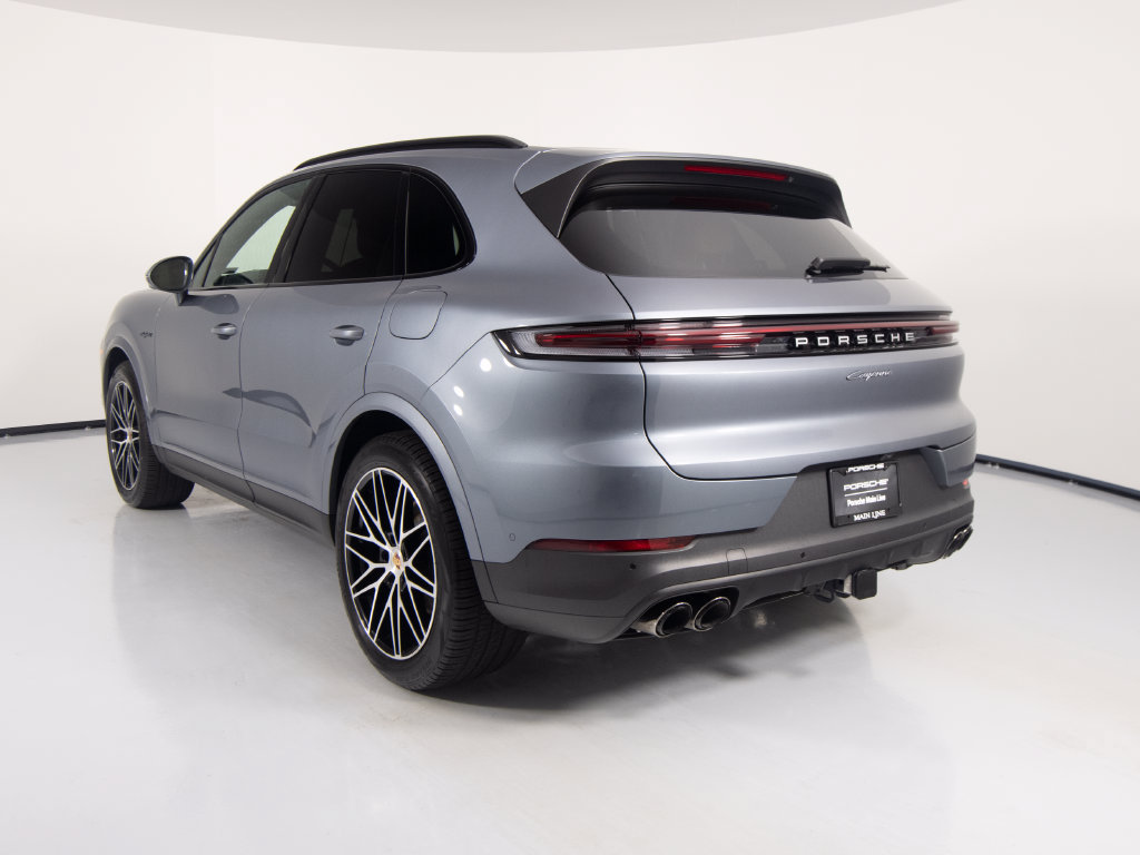 Certified 2026 Porsche Cayenne E-Hybrid AWD/4WD image 3