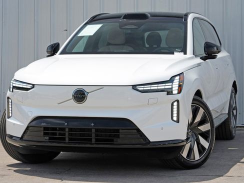 Used 2025 Volvo EX90 Ultra image 3