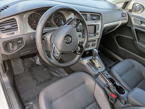 Used 2015 Volkswagen Golf S image 9
