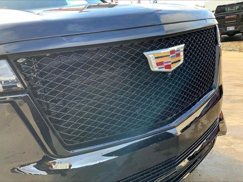 Used 2021 Cadillac Escalade ESV Sport Platinum w/ Heavy-Duty Trailer Package AWD/4WD image 31