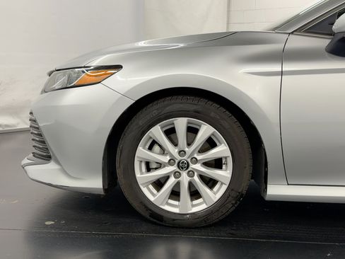 Used 2018 Toyota Camry LE image 28