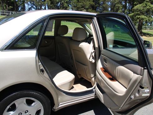 Used 2004 Toyota Avalon XLS FWD image 6