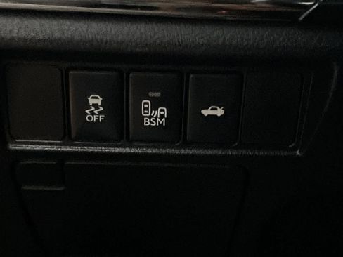 Used 2016 Toyota Avalon Touring image 32