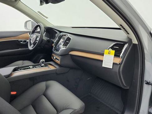New 2025 Volvo XC90 B6 Plus w/ Protection Package Premier image 21