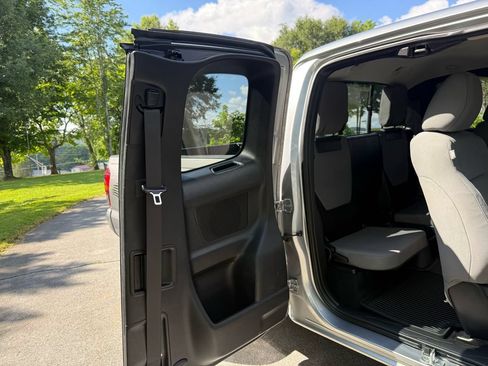 Used 2019 Toyota Tacoma SR w/ SX Package RWD image 32