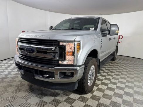 Used 2019 Ford F250 XLT w/ XLT Value Package AWD/4WD image 4