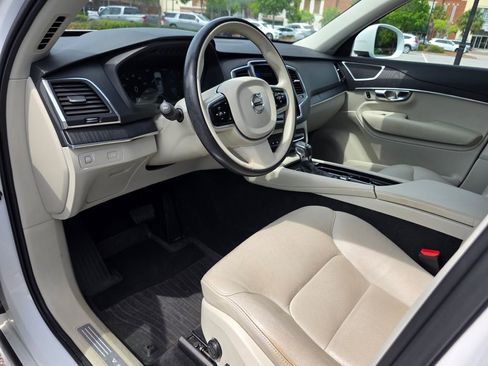 Used 2020 Volvo XC90 T5 Momentum w/ Protection Package Premier AWD/4WD image 11