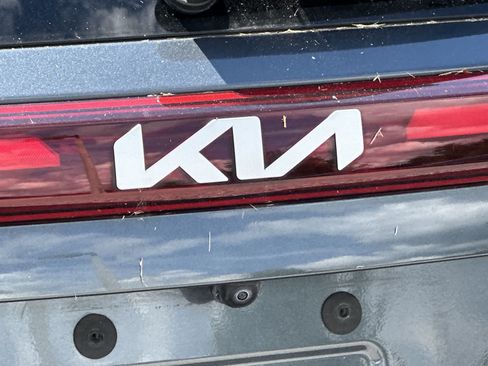 Used 2024 Kia Seltos EX FWD image 16