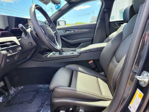 Used 2025 Cadillac CT5 V w/ Technology Package RWD image 16