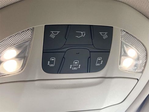 Used 2021 Chrysler Pacifica Touring-L image 18