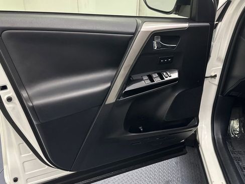 Used 2018 Toyota RAV4 Limited w/ Carpet Mat Package image 16
