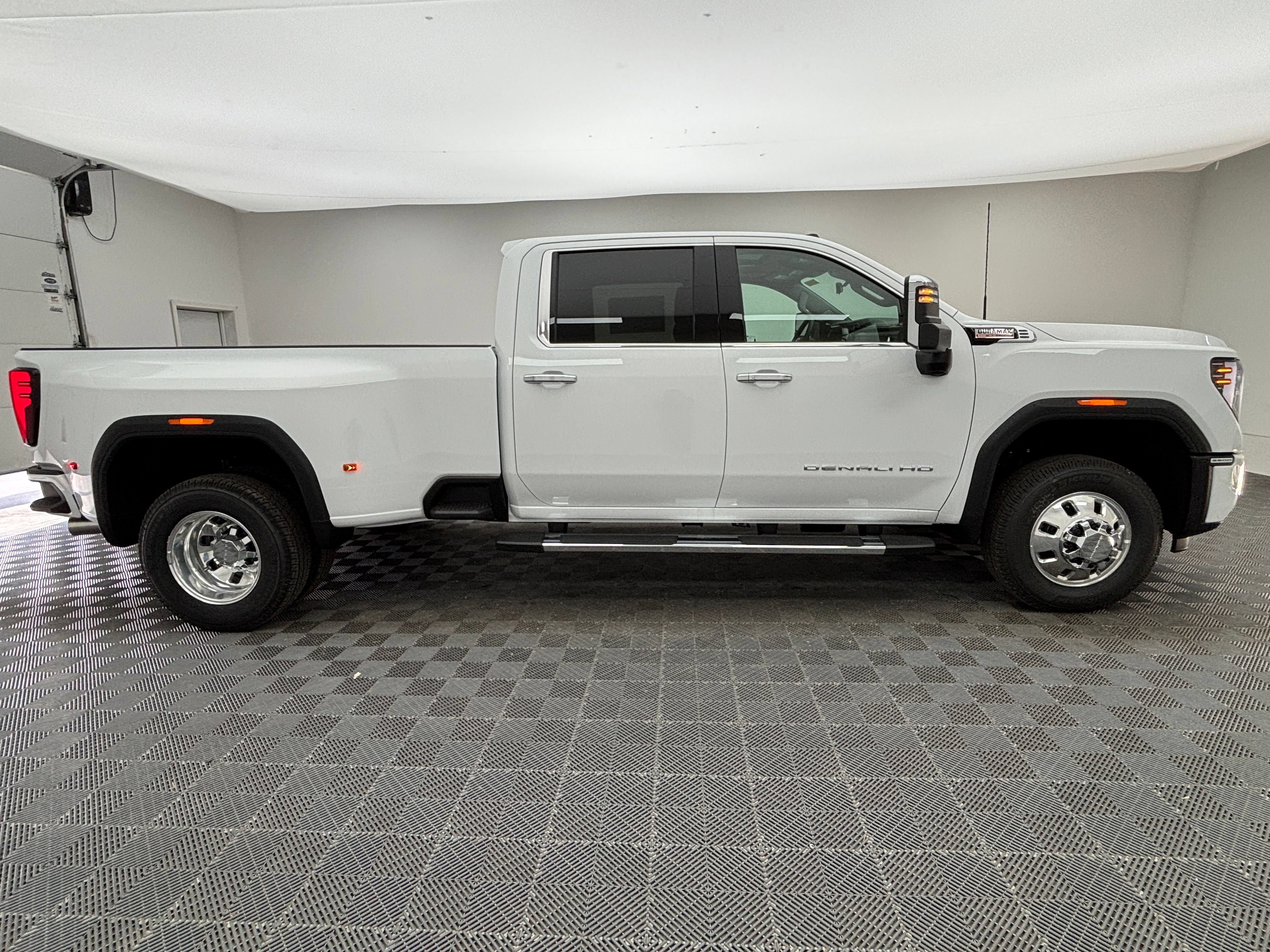 New 2026 GMC Sierra 3500 Denali w/ Denali Reserve Package AWD/4WD image 9