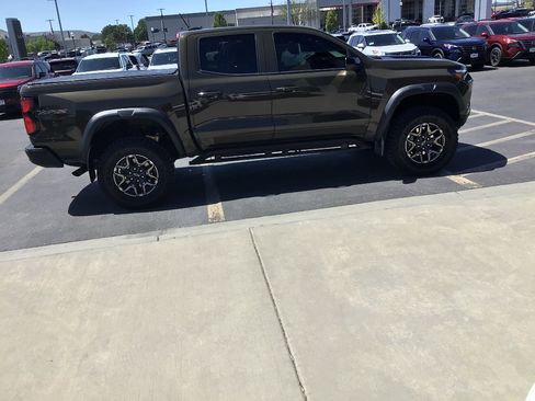 Used 2025 Chevrolet Colorado ZR2 w/ Technology Package AWD/4WD image 6