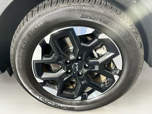 Used 2024 Kia Sorento S image 11