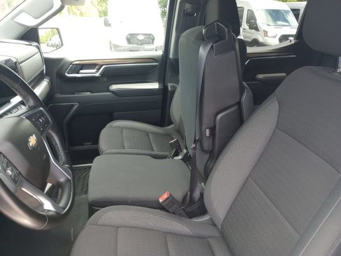 Used 2025 Chevrolet Silverado 1500 LT RWD image 12