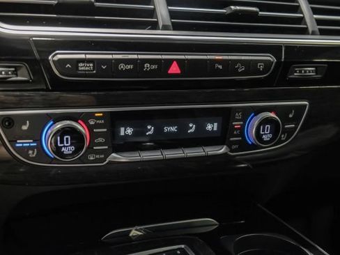 Used 2017 Audi Q7 3.0T Prestige w/ Prestige Package AWD/4WD image 37