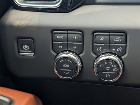 Used 2025 GMC Sierra 3500 Denali Ultimate image 30