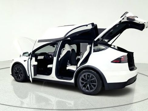 Used 2023 Tesla Model X AWD/4WD image 16