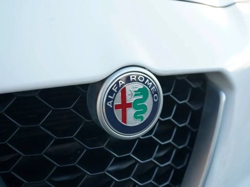 Used 2017 Alfa Romeo Giulia AWD image 10