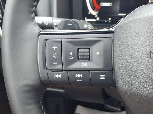 Used 2025 Nissan Rogue Platinum w/ Tech Package AWD/4WD image 23