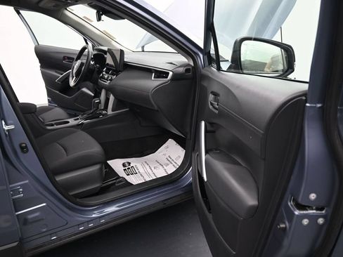Used 2025 Toyota Corolla Cross LE AWD/4WD image 23