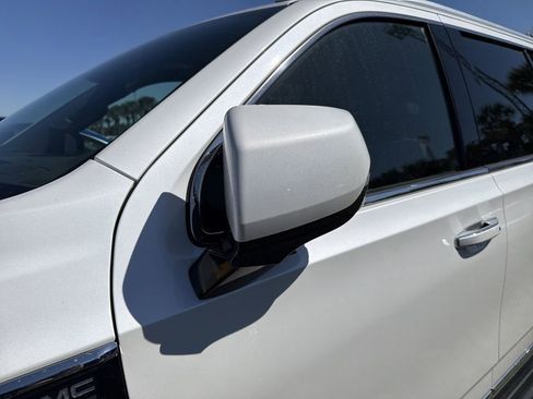 Used 2023 GMC Yukon XL SLT w/ SLT Luxury Package image 10