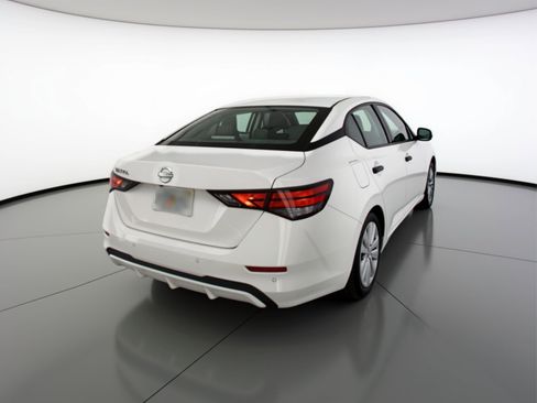 Used 2025 Nissan Sentra S image 9