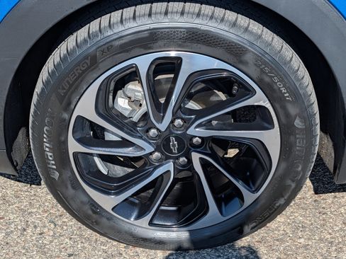Certified 2023 Chevrolet Bolt EUV Premier w/ Sun & Sound Package FWD image 7