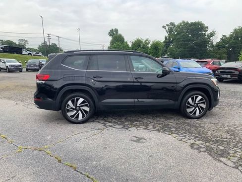 Used 2025 Volkswagen Atlas SE FWD image 11