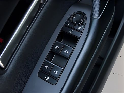 Used 2025 MAZDA CX-50 AWD 2.5 Turbo w/ Premium Pkg image 9