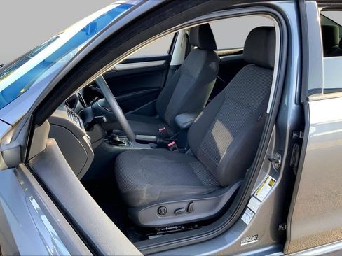 Used 2018 Volkswagen Passat 2.0T S FWD image 8