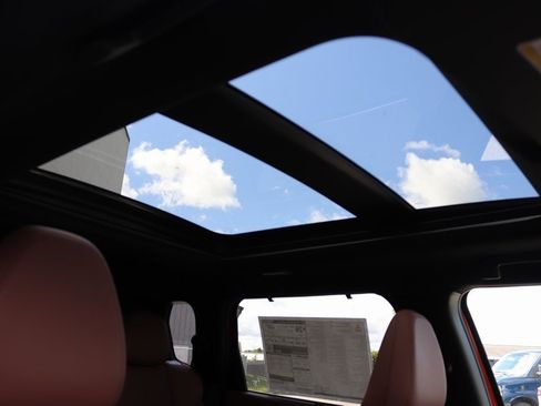 New 2025 Mitsubishi Outlander SEL image 3