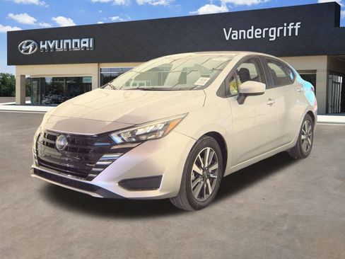 Used 2025 Nissan Versa SV image 1