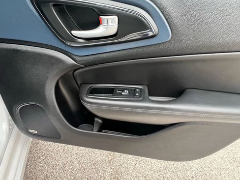 Used 2015 Chrysler 200 S w/ Navigation & Sound Group I image 26