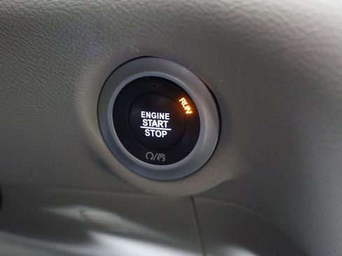 Used 2023 Chrysler Pacifica Touring-L FWD image 37