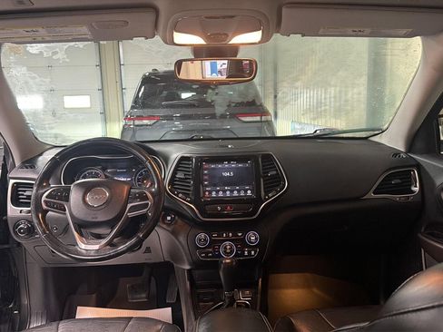 Used 2019 Jeep Cherokee Limited image 27