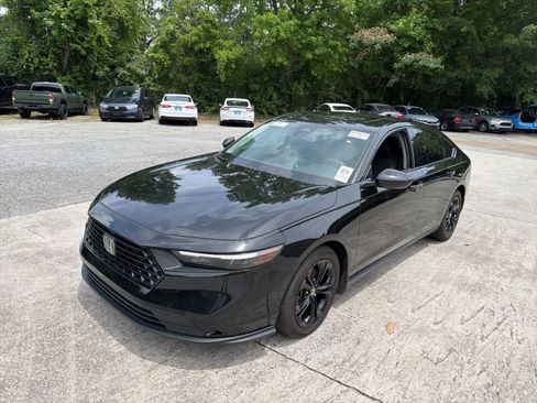 Used 2025 Honda Accord SE image 2