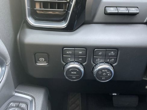 New 2026 GMC Sierra 2500 Denali w/ Denali Reserve Package AWD/4WD image 18