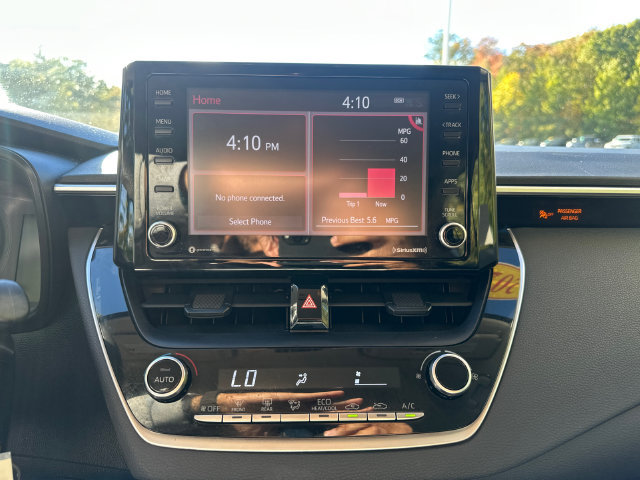 Used 2022 Toyota Corolla LE FWD image 30