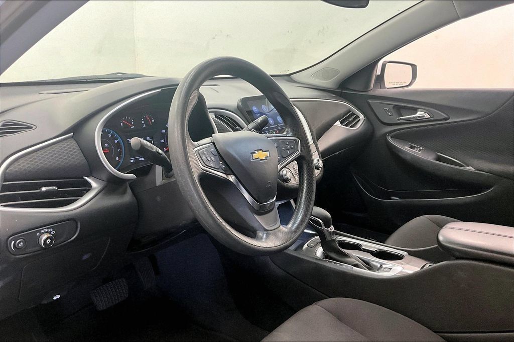 Used 2024 Chevrolet Malibu LT FWD image 13