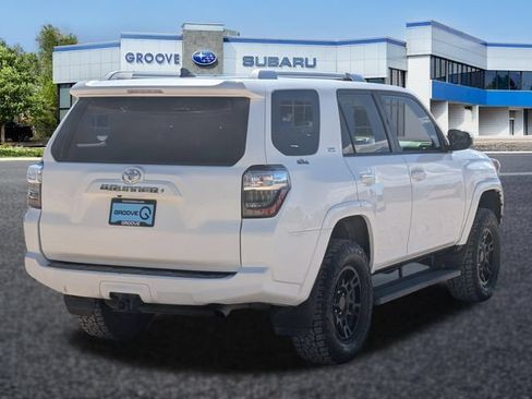 Used 2018 Toyota 4Runner SR5 AWD/4WD image 6