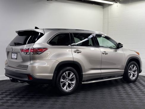 Used 2015 Toyota Highlander XLE AWD/4WD image 2