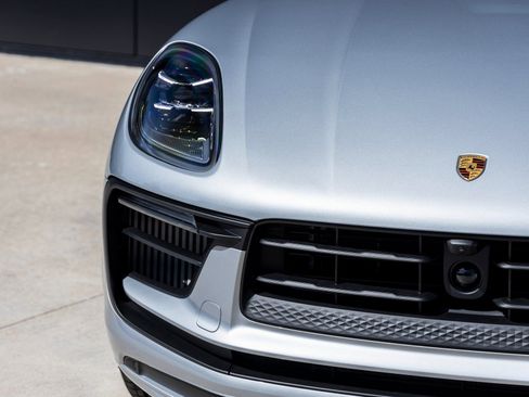 Certified 2025 Porsche Macan S image 19