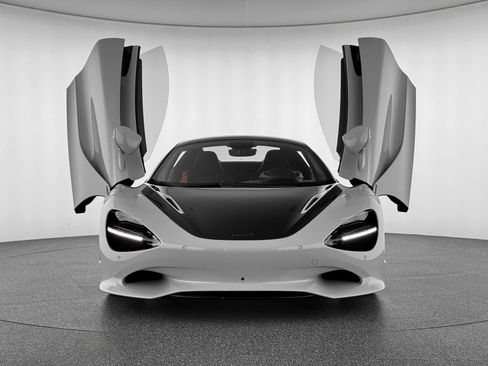 Used 2026 McLaren 750S Spider RWD image 10