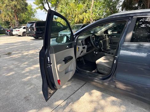 Used 2018 Kia Sportage LX w/ LX Popular Package FWD image 12