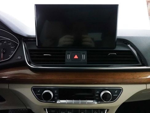Used 2023 Audi Q5 2.0T Premium w/ Convenience Package AWD/4WD image 21