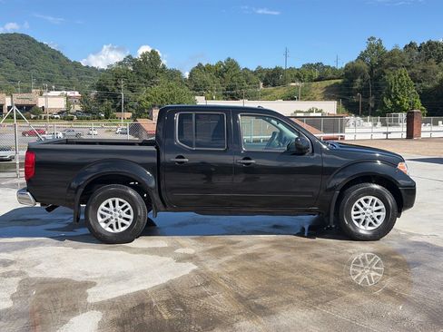 Used 2018 Nissan Frontier SV AWD/4WD image 2