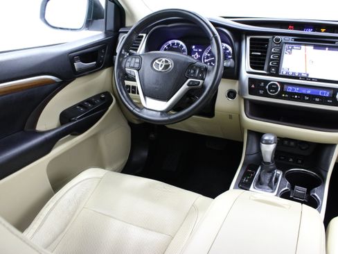 Used 2017 Toyota Highlander Limited Platinum AWD/4WD image 34